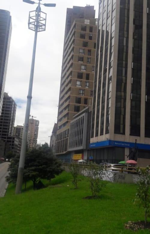 Toscano S Aparta Estudio Hospedaje Amoblado Torre 2 Equilibrium Bogotá Eksteriør bilde