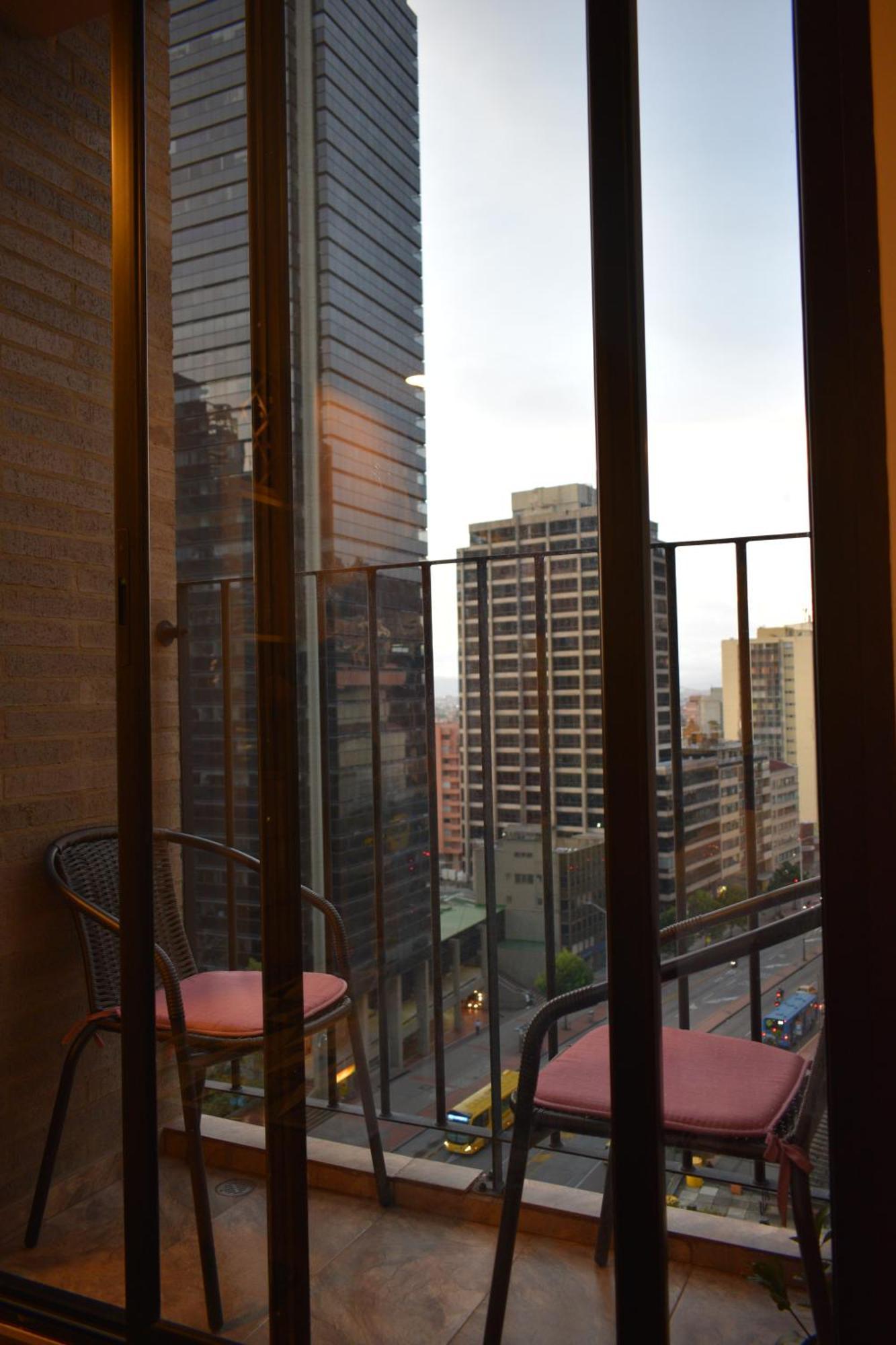 Toscano S Aparta Estudio Hospedaje Amoblado Torre 2 Equilibrium Bogotá Eksteriør bilde